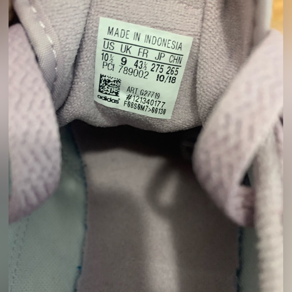 Size 10.5 Women’s Adidas shoes - Picture 2 of 8